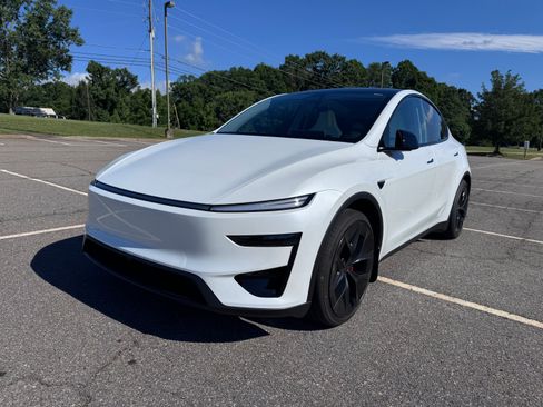 Used 2026 Tesla Model Y Performance AWD/4WD image 1