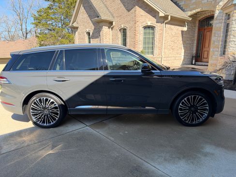 Used 2023 Lincoln Aviator Black Label w/ Dynamic Handling Package image 24