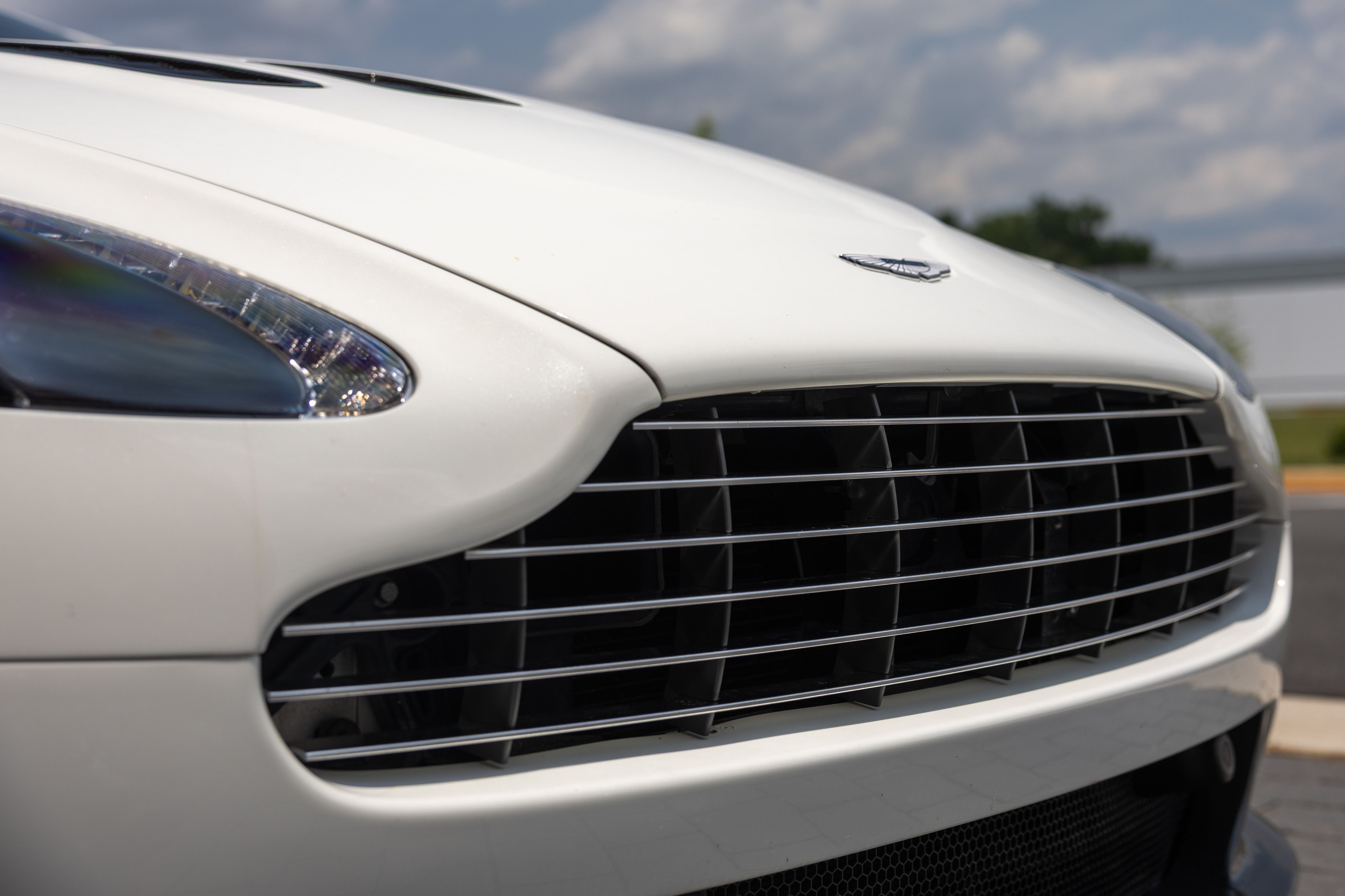 Used 2012 Aston Martin V12 Vantage Coupe RWD image 19