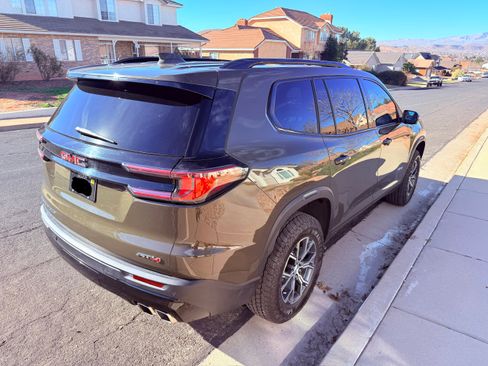 Used 2024 GMC Acadia AT4 w/ Luxury Package image 5