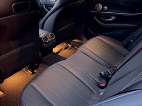 Used 2018 Mercedes-Benz E 400 4MATIC Sedan image 18