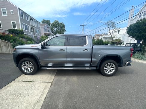 Used 2020 Chevrolet Silverado 1500 LTZ w/ LTZ Premium Package AWD/4WD image 2