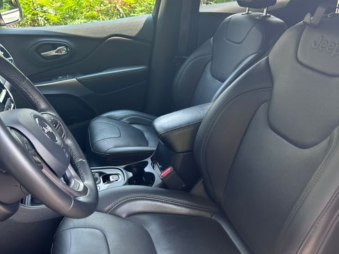 Used 2019 Jeep Cherokee Limited AWD/4WD image 10