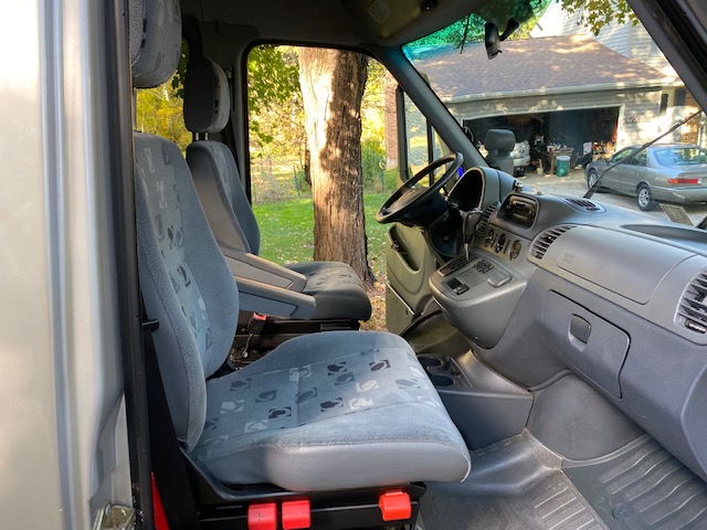 Used 2005 Dodge Sprinter 2500 w/ Cooling Group RWD image 12