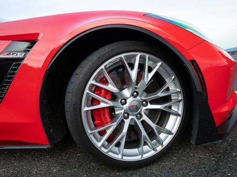 Used 2016 Chevrolet Corvette Z06 w/ 3LZ Preferred Equipment Group image 28