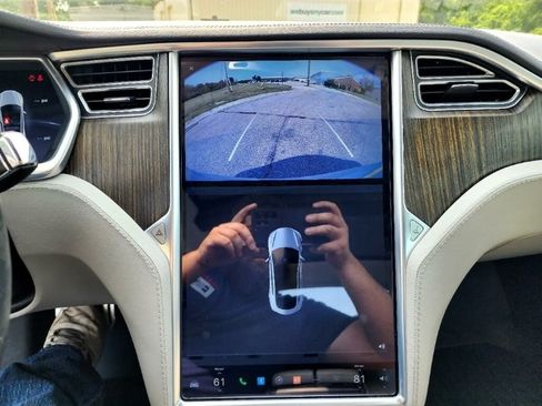 Used 2013 Tesla Model S Performance image 20