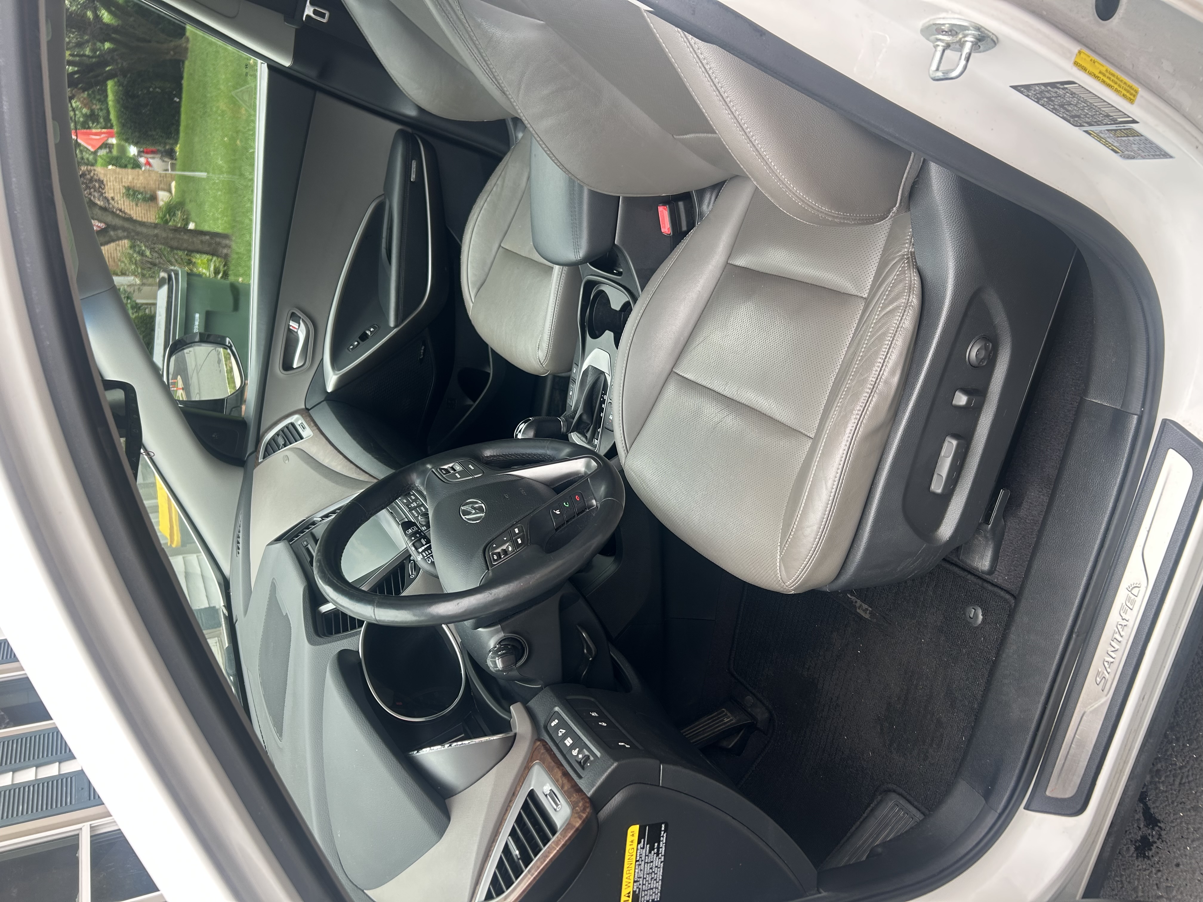 Used 2017 Hyundai Santa Fe Limited FWD image 5