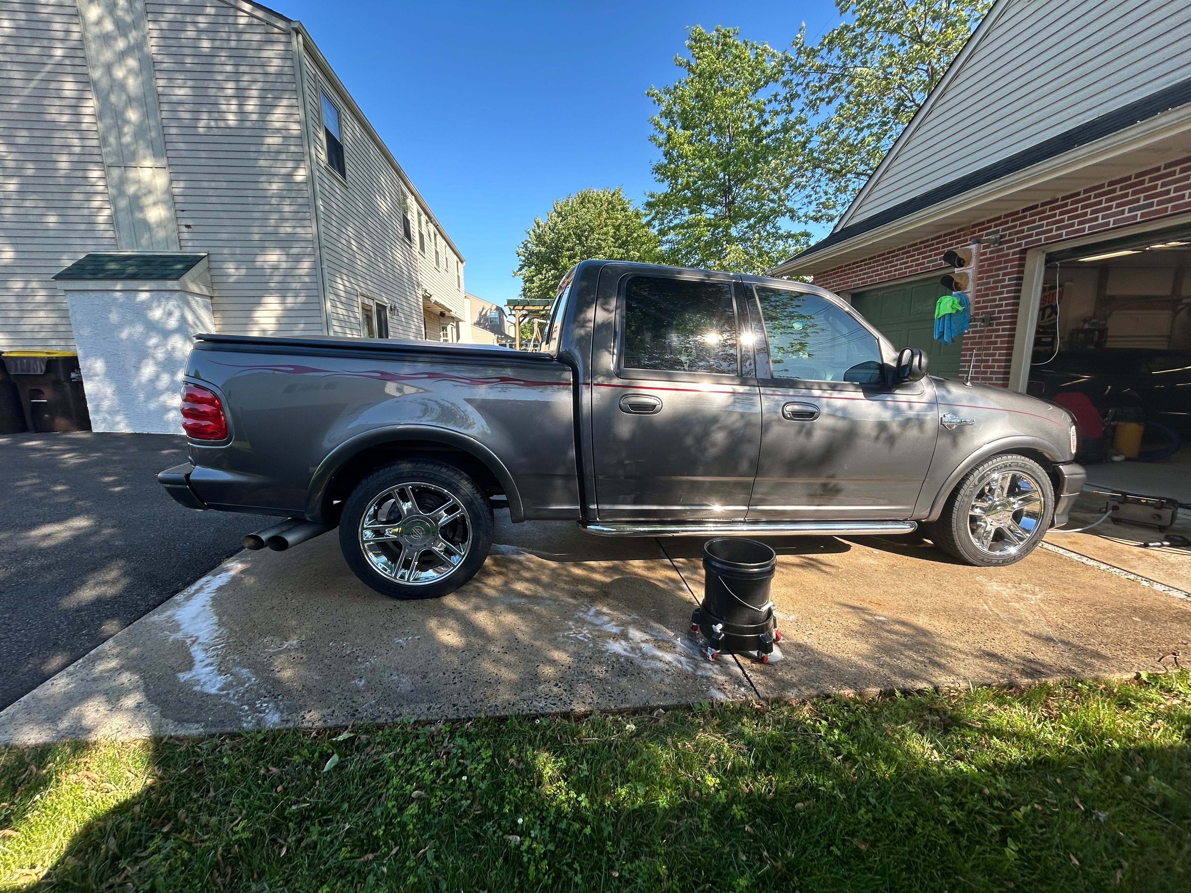 Used 2002 Ford F150 Harley-Davidson RWD image 2