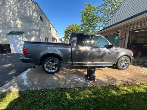 Used 2002 Ford F150 Harley-Davidson RWD image 2