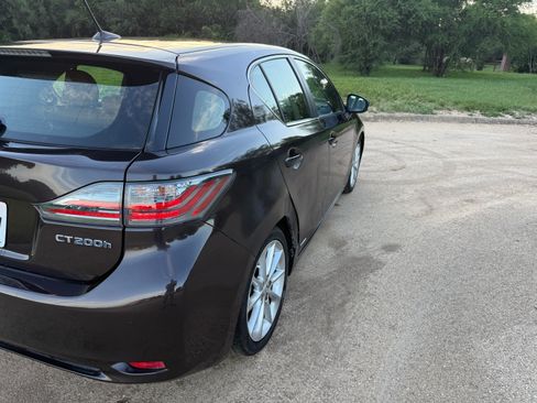 Used 2013 Lexus CT 200h w/ Premium Pkg w/Navigation FWD image 8