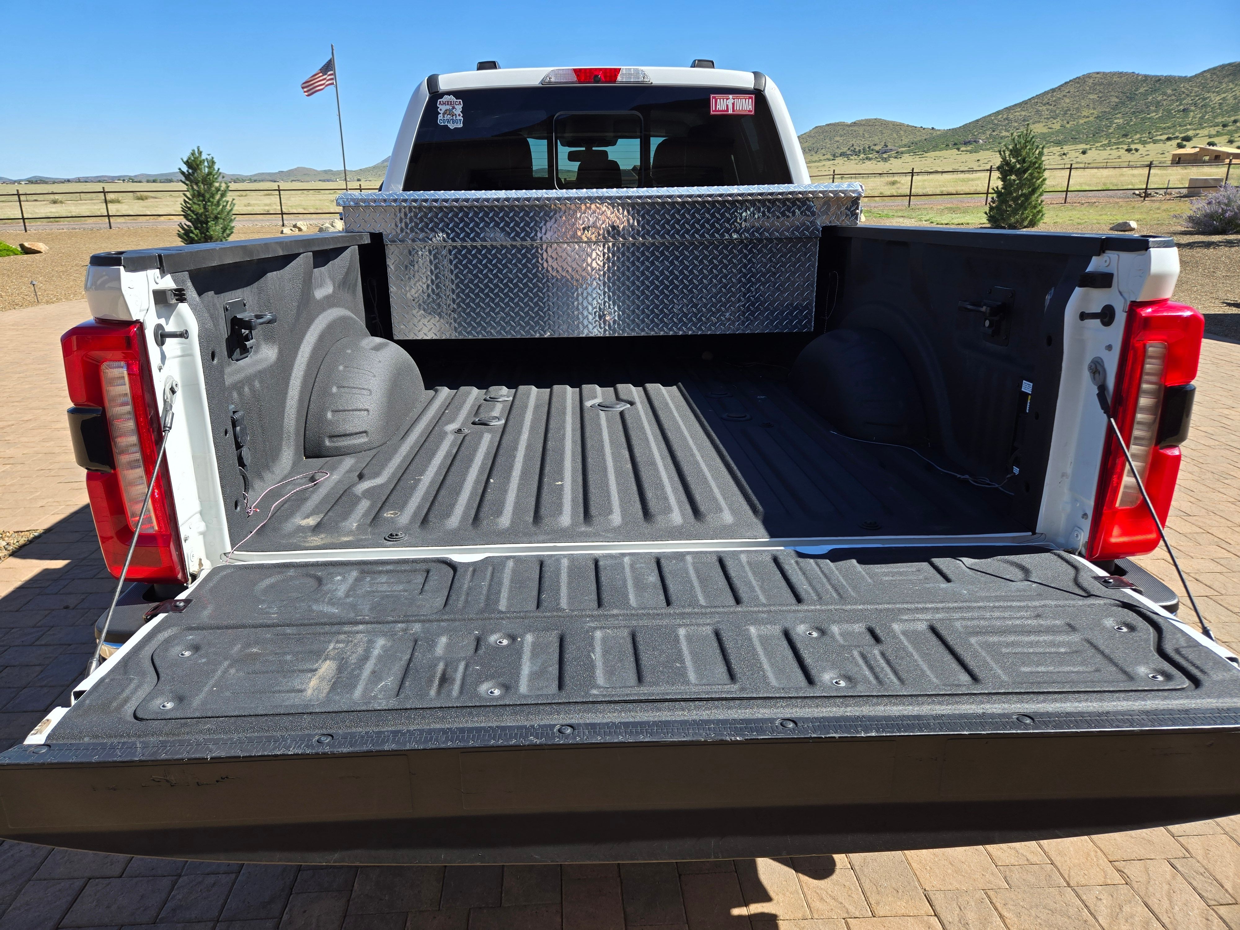 Used 2023 Ford F350 Lariat w/ Tow Technology Package AWD/4WD image 9