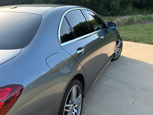 Used 2017 Mercedes-Benz E 300 image 4