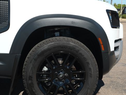 Used 2023 Land Rover Defender 110 S image 13