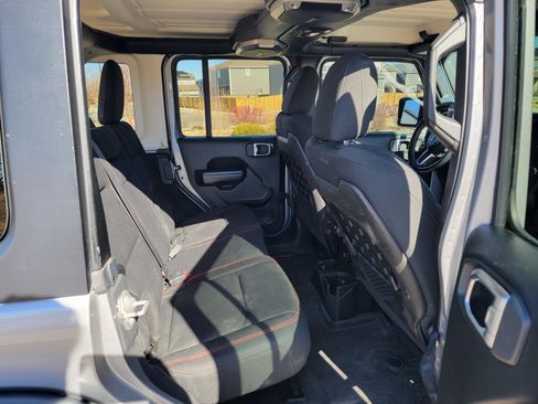 Used 2018 Jeep Wrangler Unlimited Rubicon image 12