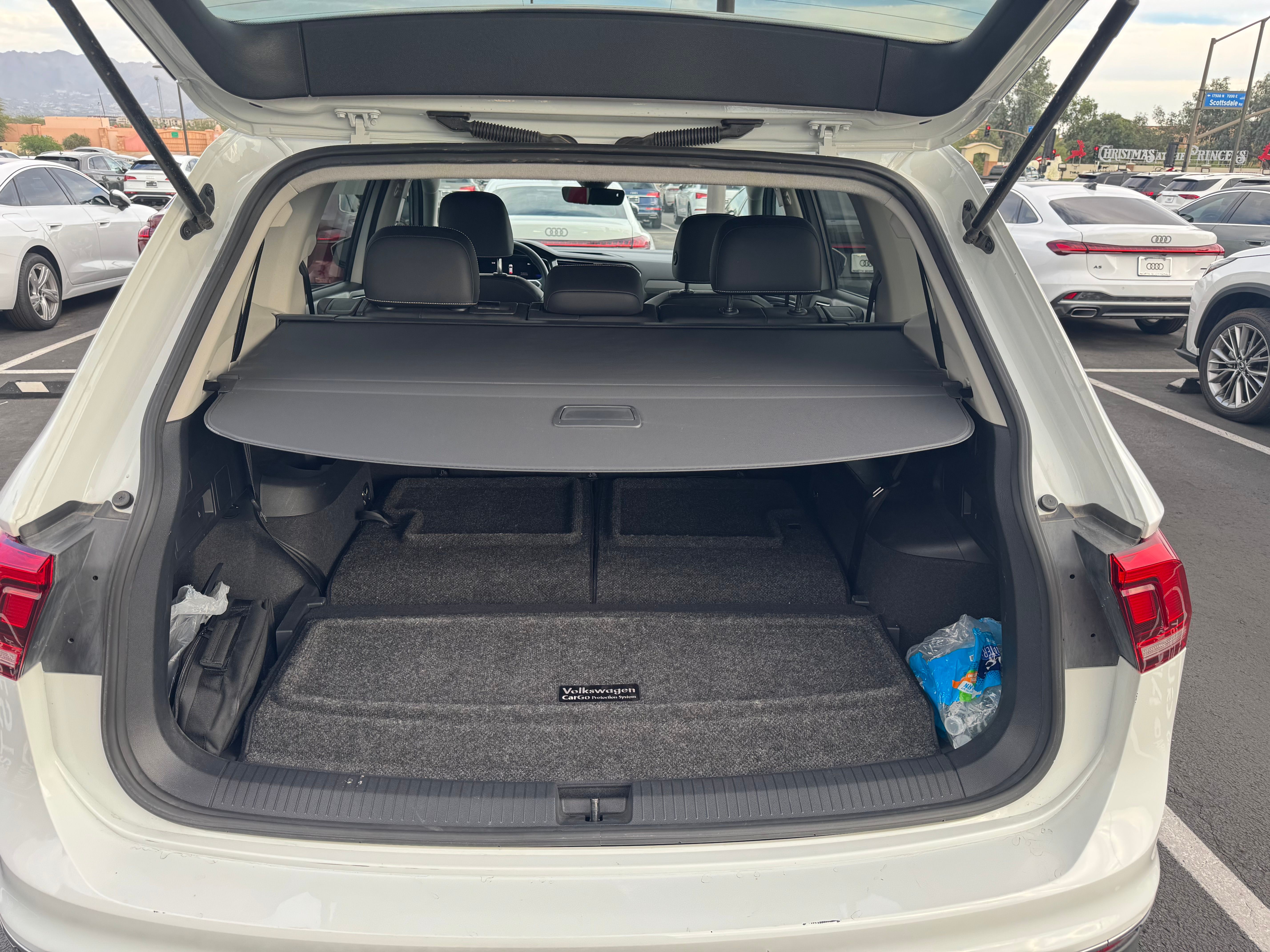 Used 2022 Volkswagen Tiguan SE FWD image 12