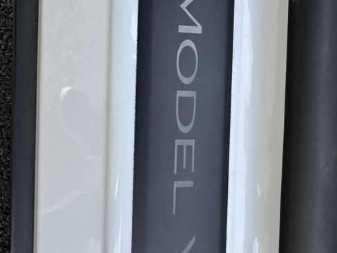 Used 2022 Tesla Model Y Performance image 10