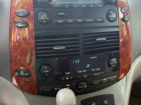 Used 2008 Toyota Sienna FWD image 11