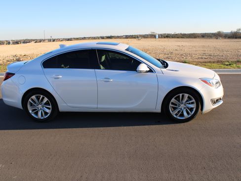 Used 2016 Buick Regal Premium w/ Driver Confidence Package #2 image 5