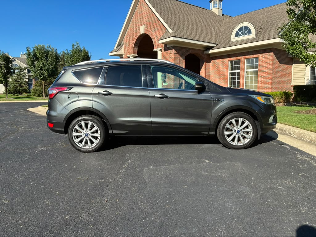 Used 2017 Ford Escape Titanium AWD/4WD image 4