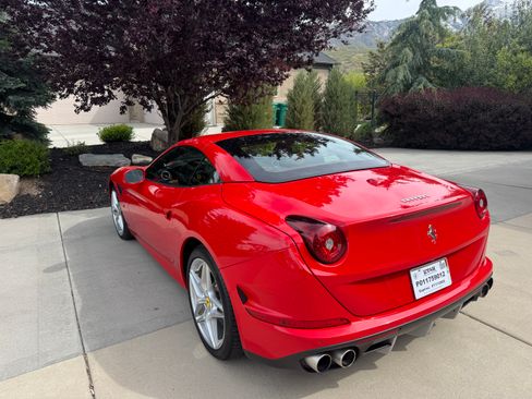 Used 2015 Ferrari California T RWD image 14