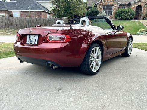 Used 2010 MAZDA MX-5 Miata Grand Touring w/ Premium Pkg image 16