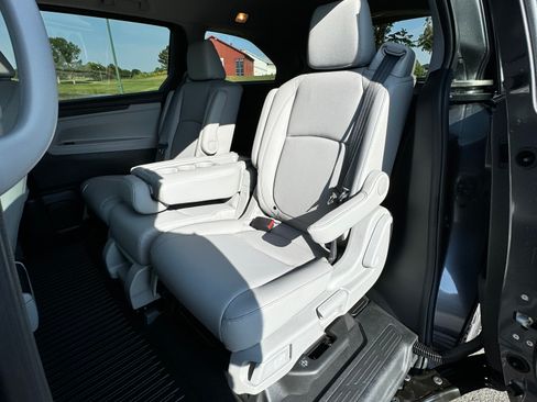 Used 2024 Honda Odyssey Touring image 11