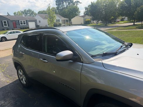 Used 2018 Jeep Compass Latitude w/ Cold Weather Group AWD/4WD image 8