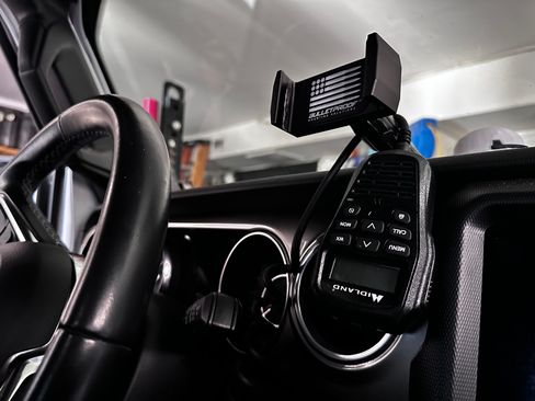 Used 2018 Jeep Wrangler Unlimited Sahara AWD/4WD image 13