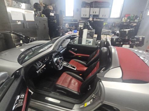 Used 2017 Porsche 718 Boxster image 10