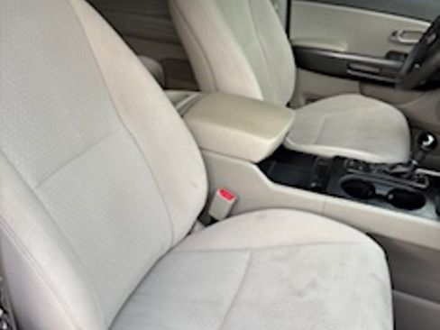 Used 2016 Kia Sedona LX w/ LX Convenience Package image 12