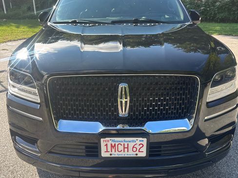 Used 2021 Lincoln Navigator Reserve w/ Equipment Group 208A AWD/4WD image 1