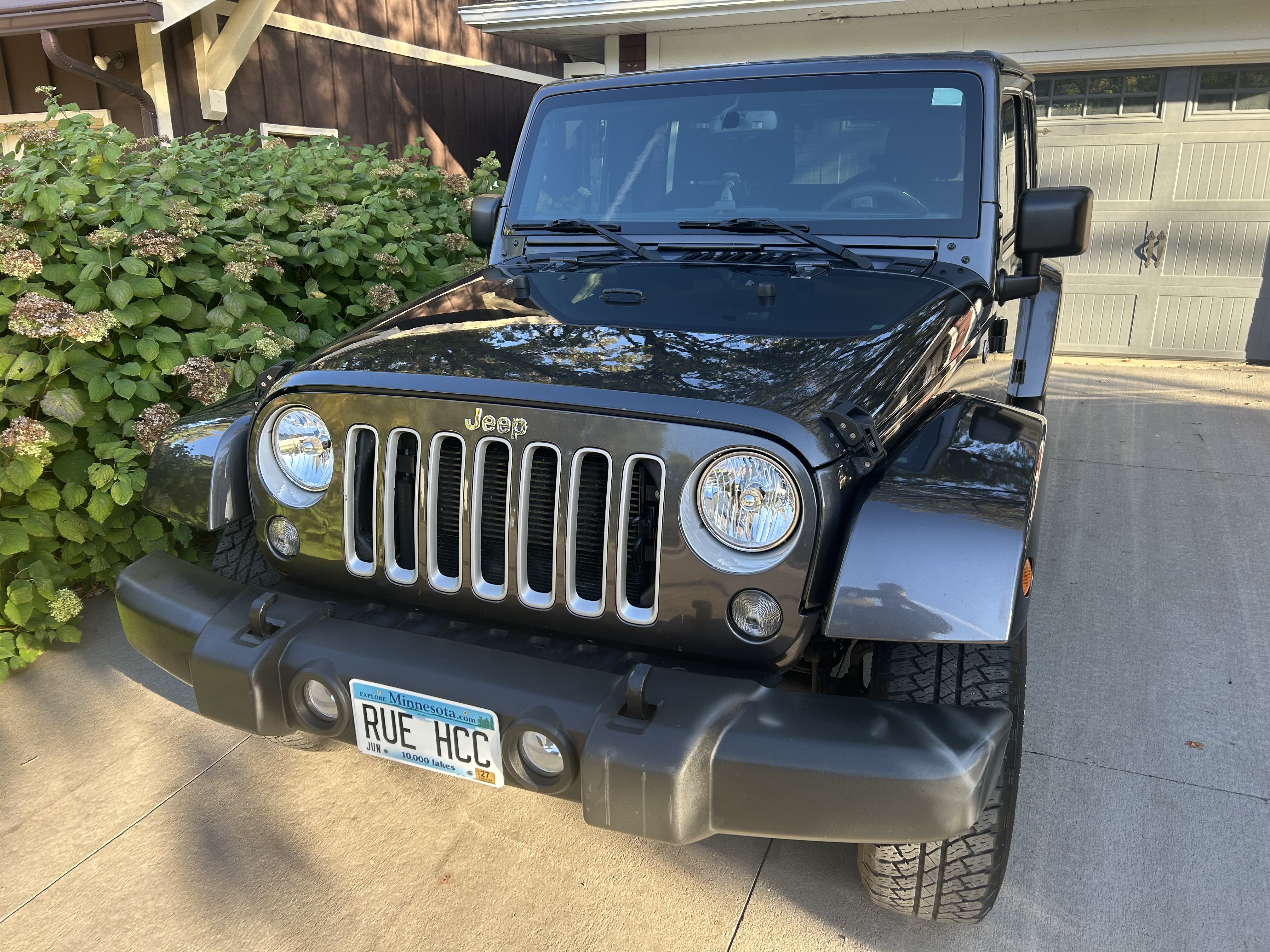 Used 2018 Jeep Wrangler Unlimited Sahara AWD/4WD image 2