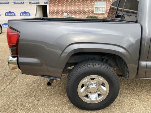 Used 2020 Toyota Tacoma SR5 image 4