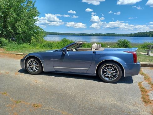 Used 2005 Cadillac XLR RWD image 4