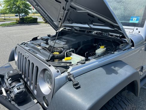 Used 2014 Jeep Wrangler Unlimited Sport w/ Connectivity Group AWD/4WD image 8