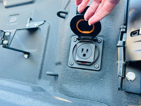 Used 2020 Chevrolet Silverado 2500 LTZ w/ LTZ Premium Package image 31