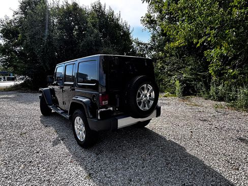 Used 2012 Jeep Wrangler Unlimited Sahara w/ Connectivity Group AWD/4WD image 2
