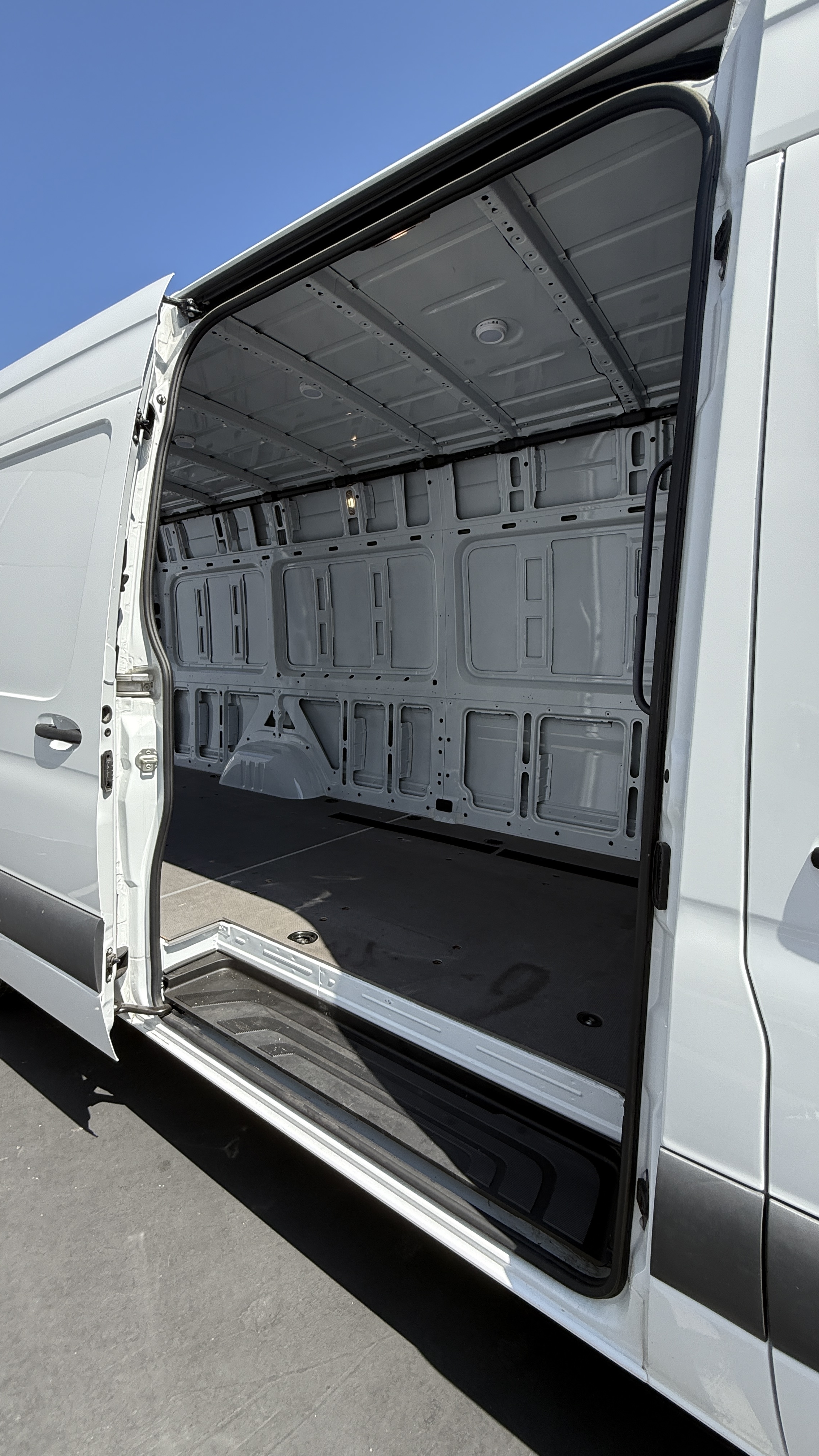 Used 2023 Mercedes-Benz Sprinter 2500 image 6