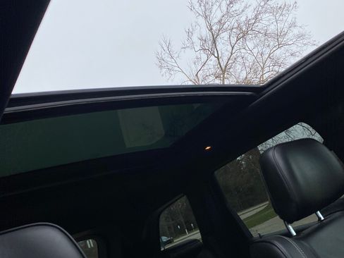 Used 2017 Jeep Grand Cherokee Overland image 6