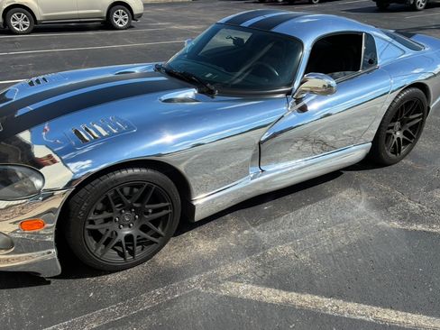 Used 1998 Dodge Viper GTS image 2