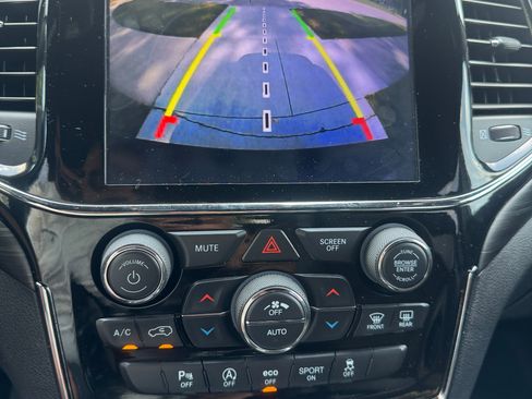 Used 2019 Jeep Grand Cherokee Altitude AWD/4WD image 13