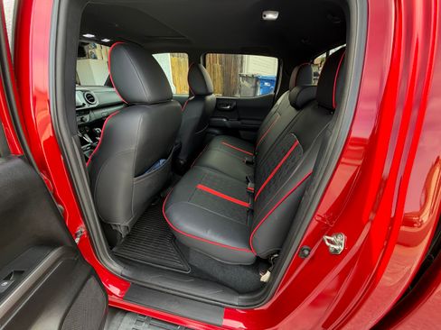 Used 2019 Toyota Tacoma TRD Sport w/ TRD Premium Sport Package image 15