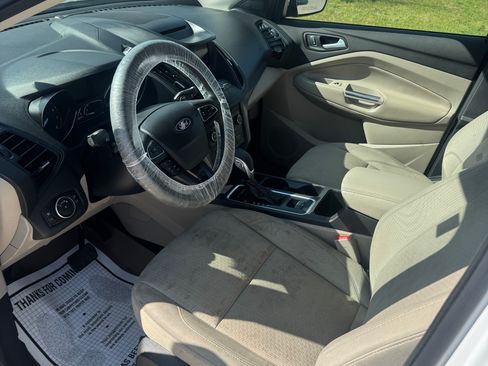 Used 2018 Ford Escape SE w/ SE Sync 3 Package FWD image 13