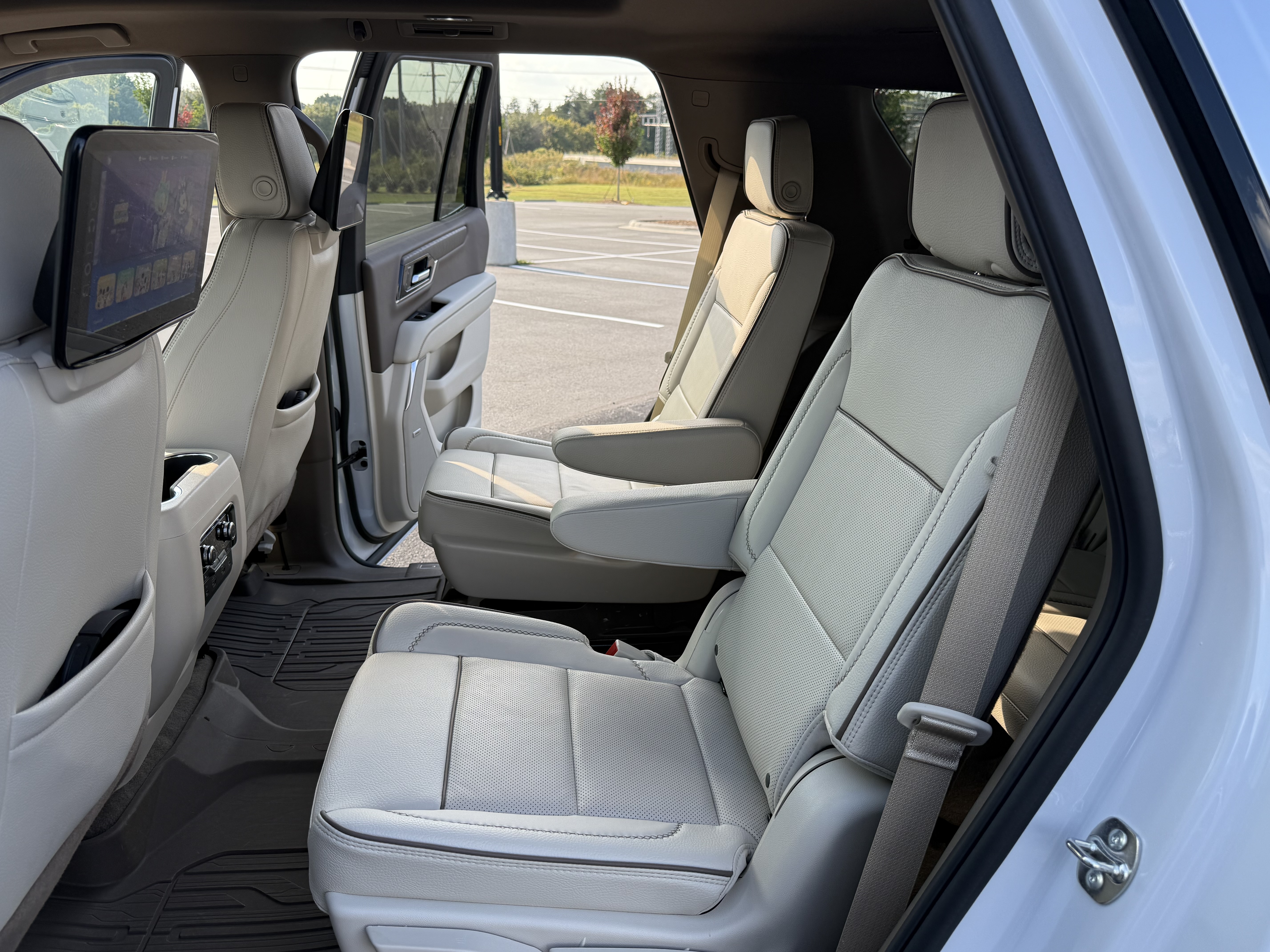 Used 2026 GMC Yukon Denali w/ Denali Reserve Package AWD/4WD image 11