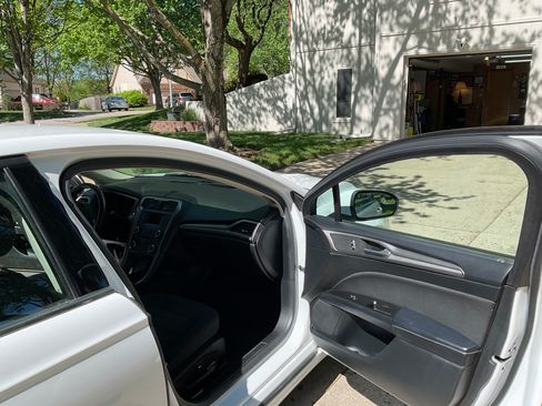 Used 2017 Ford Fusion SE FWD image 10
