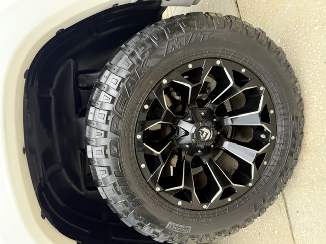 Used 2019 RAM 1500 Laramie RWD image 14