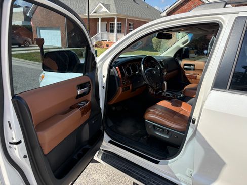 Used 2008 Toyota Sequoia Platinum image 9
