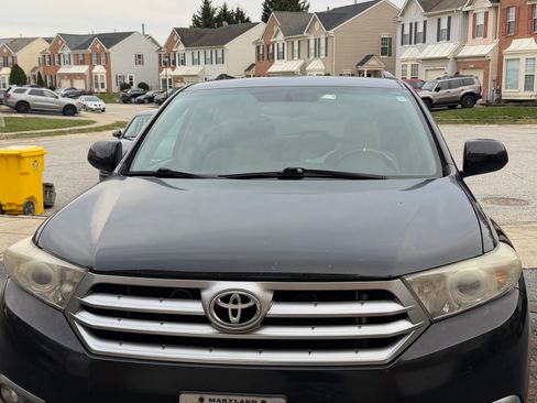 Used 2011 Toyota Highlander Limited w/ Tech Pkg image 4