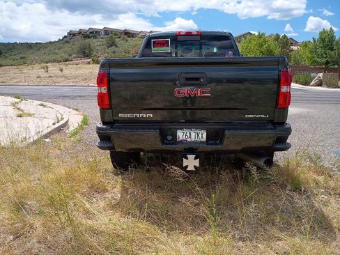 Used 2018 GMC Sierra 2500 Denali w/ Duramax Plus Package AWD/4WD image 5