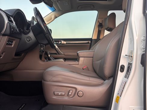 Used 2022 Lexus GX 460 Premium w/ Accessory Package AWD/4WD image 17